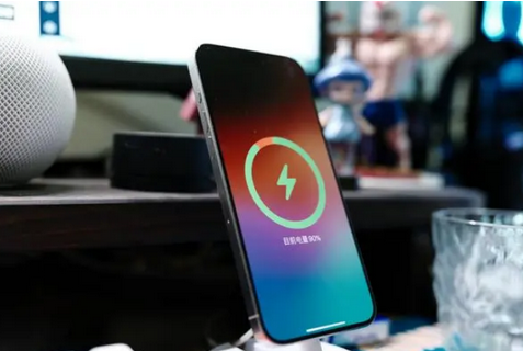 翼城苹果15换屏服务分享用什么充电器给iPhone15充电更好 